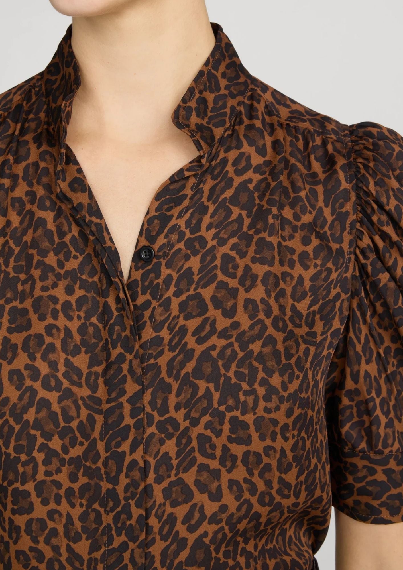 FRAME The Gillian Top - Light Leopard Multi