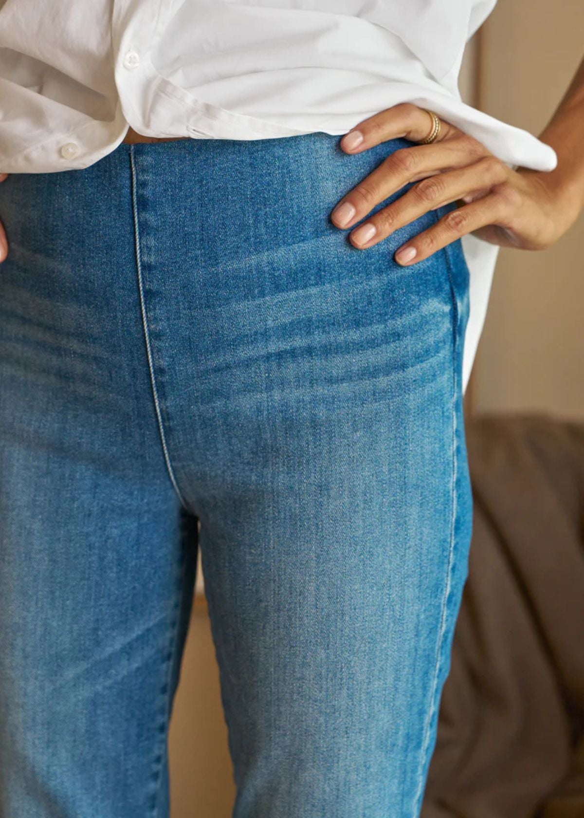 FRANK & EILEEN Derry Illusion Pull-On Jean - Medium Washed Denim