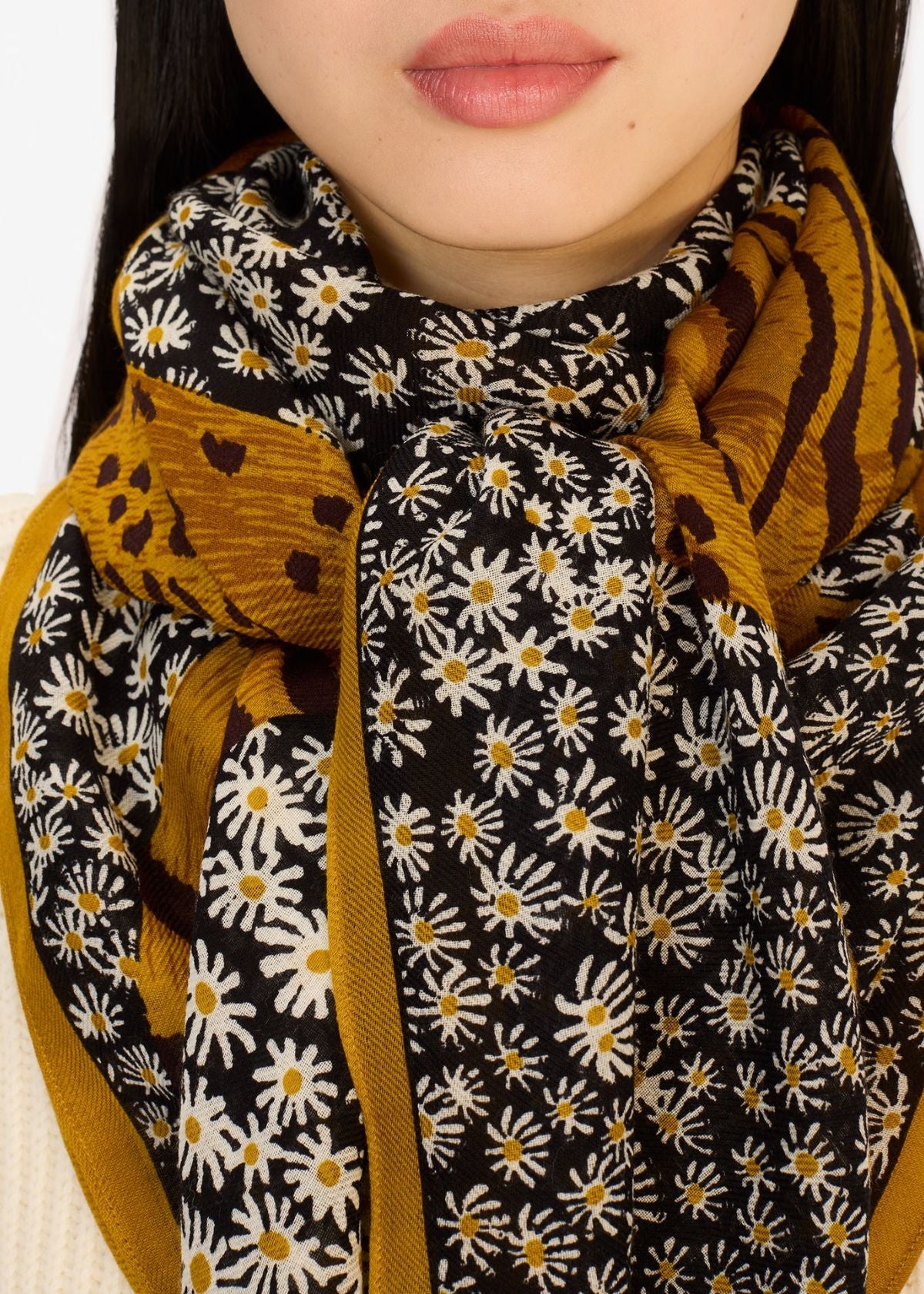 INOUI EDITIONS Jorgen 130 Square Scarf - Yellow
