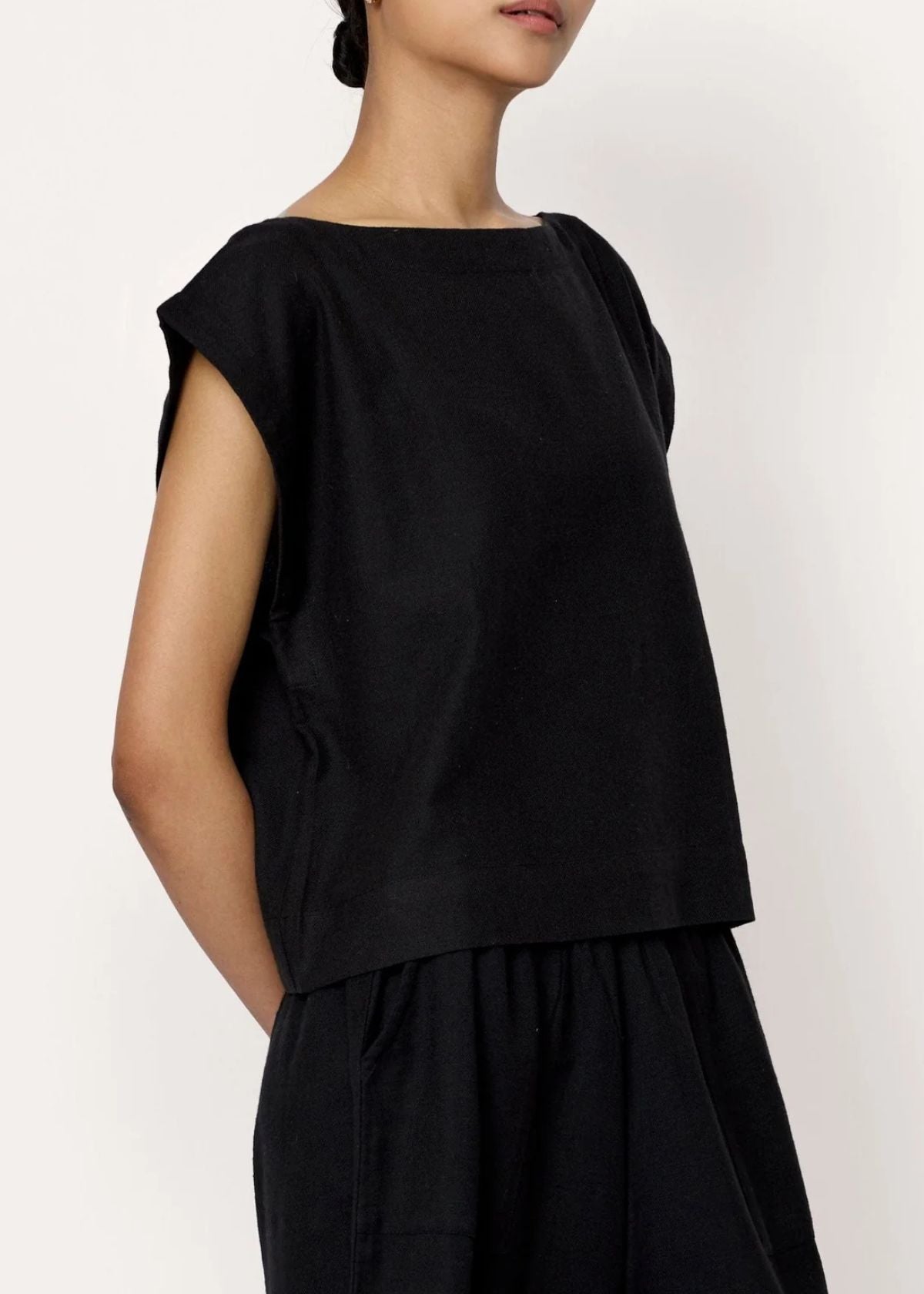 LAUDE THE LABEL Everyday Top - Black