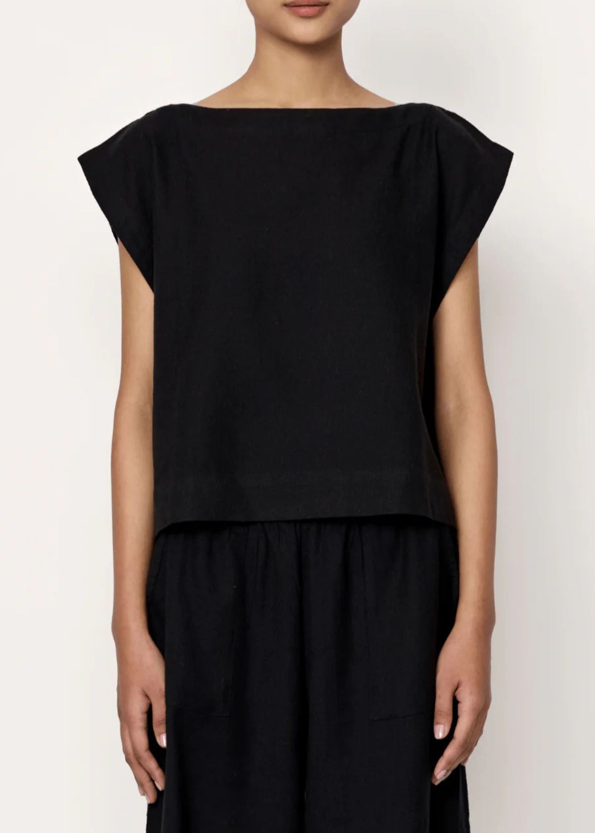 LAUDE THE LABEL Everyday Top - Black