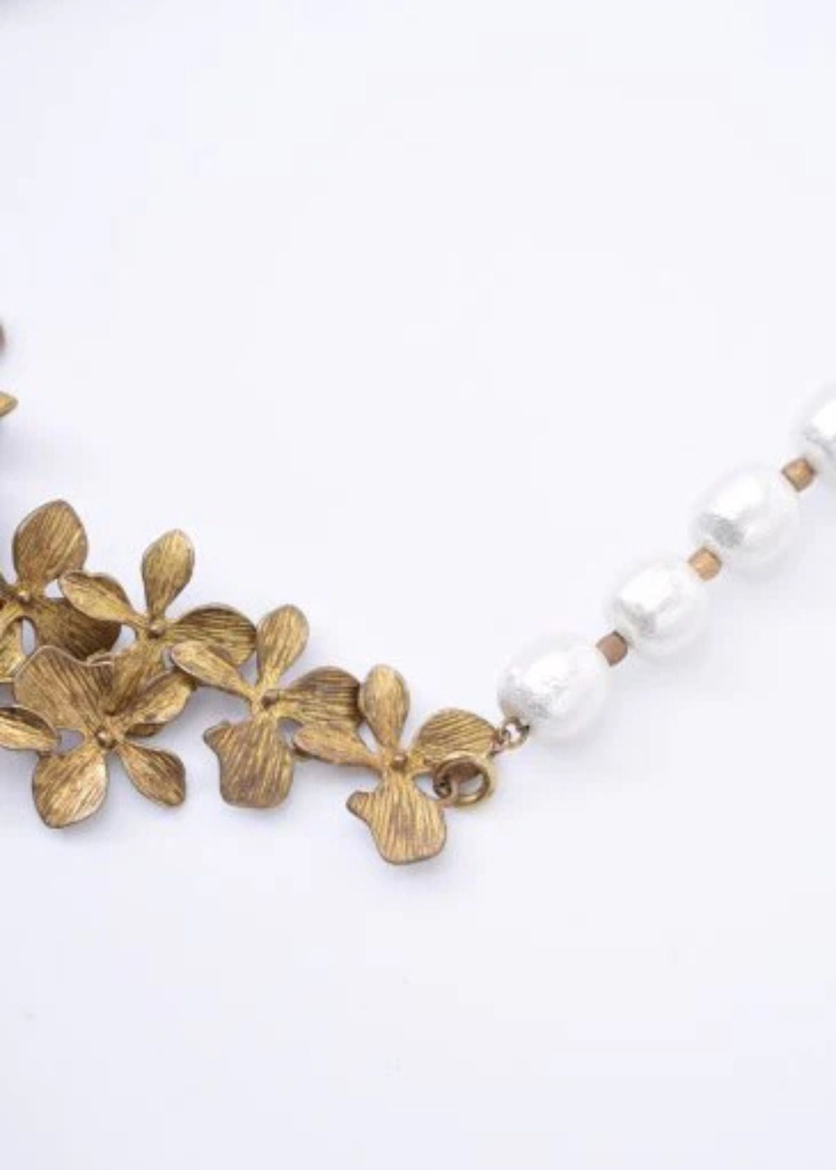 MONSHIRO Balsa Pearl Flower Short Necklace