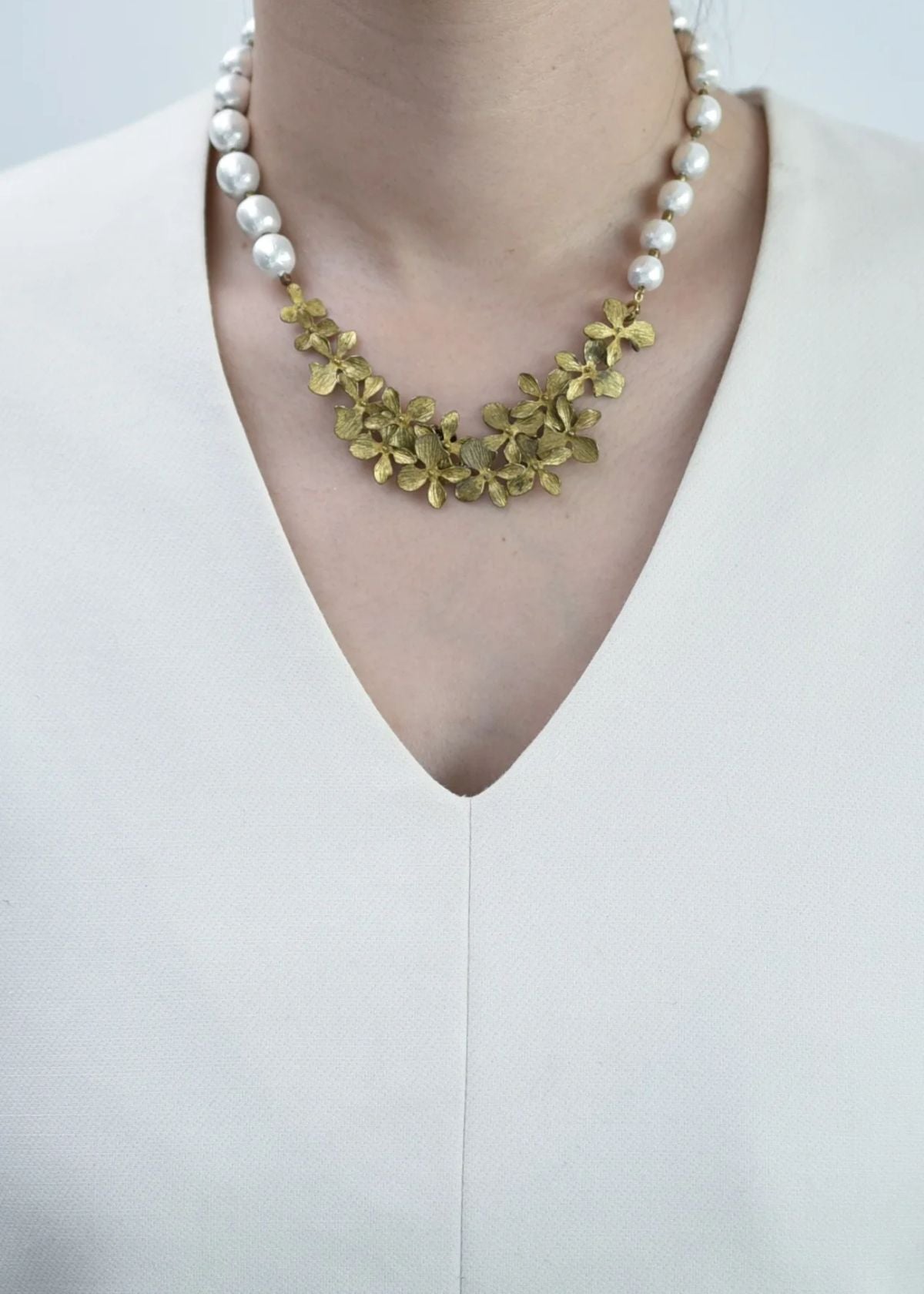 MONSHIRO Balsa Pearl Flower Short Necklace