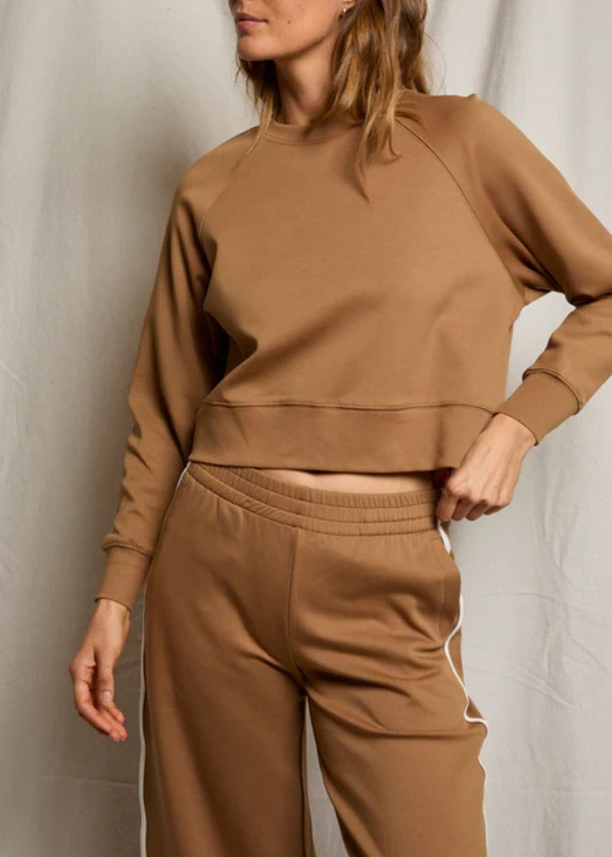 PERFECT WHITE TEE Nell Travel Sweatshirt - Mocha