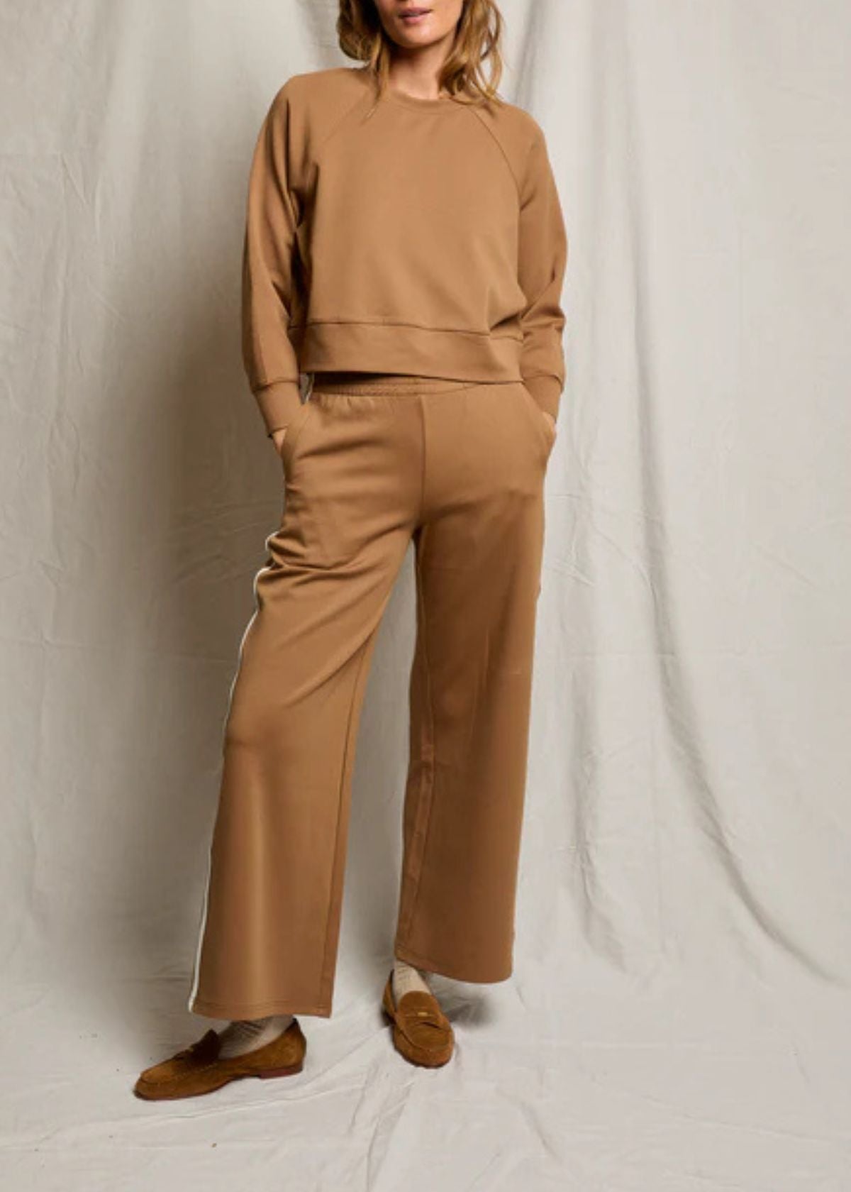 PERFECT WHITE TEE Nell Travel Sweatshirt - Mocha