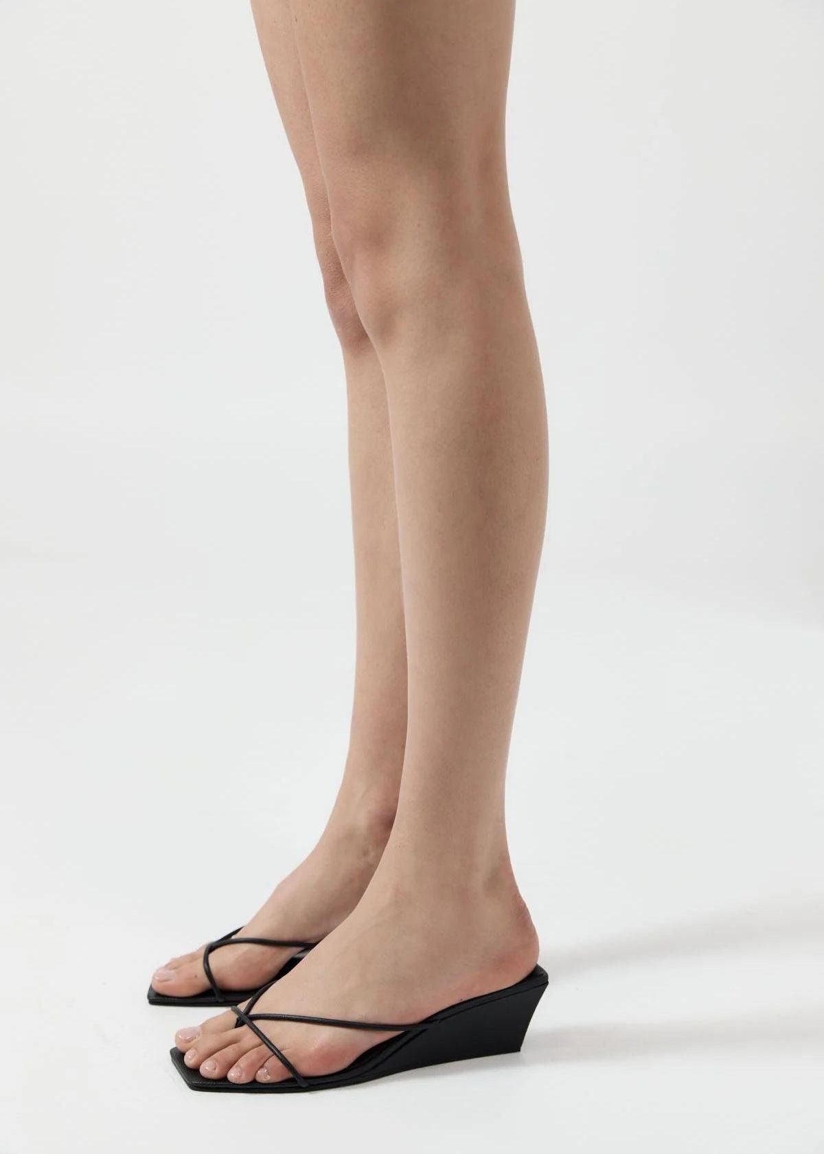 ST. AGNI Minimal Low Wedge - Black