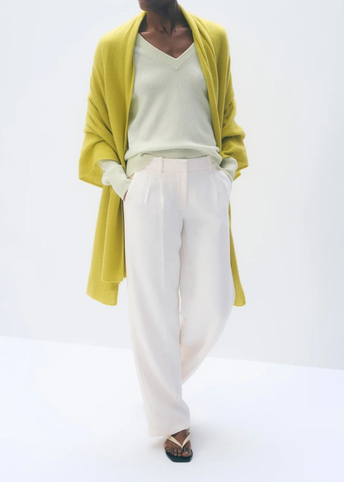 WHITE + WARREN Cashmere Travel Wrap - Citronelle