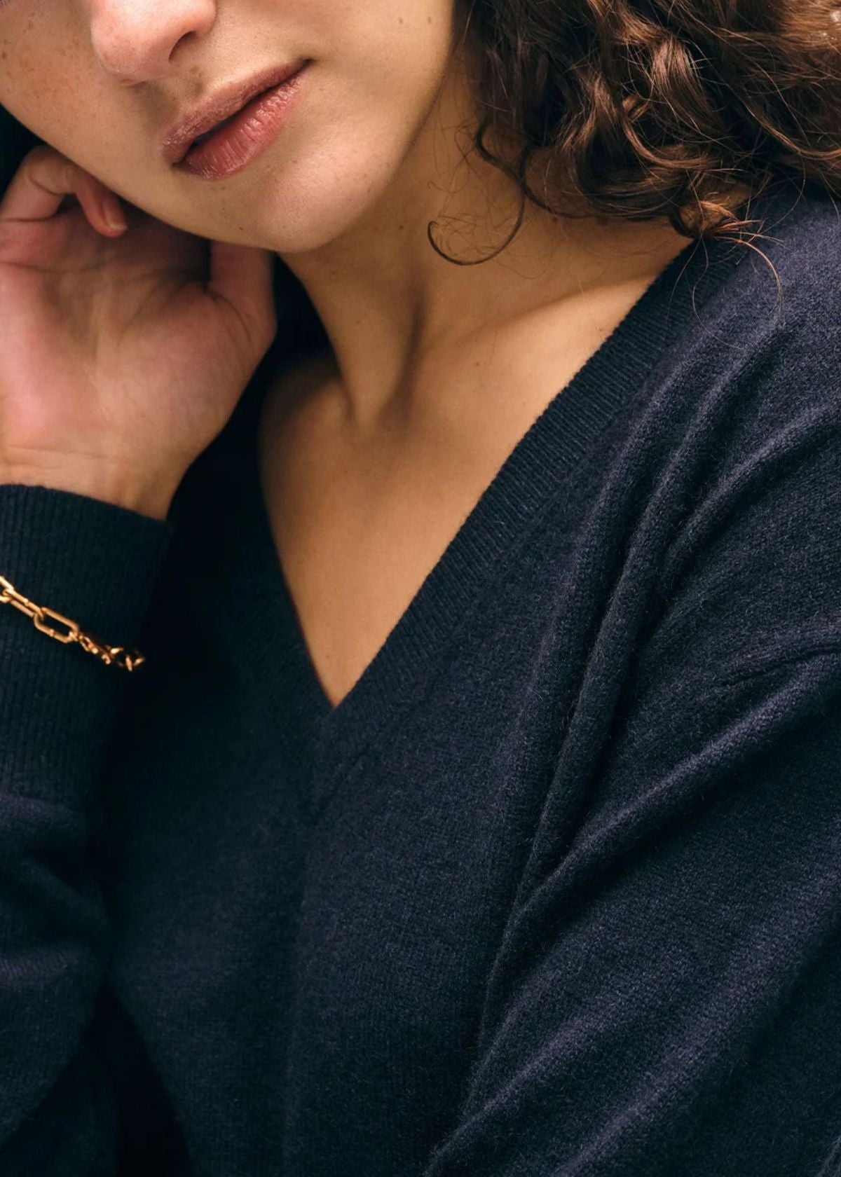 WHITE + WARREN Cashmere V Neck Sweater - Deep Navy