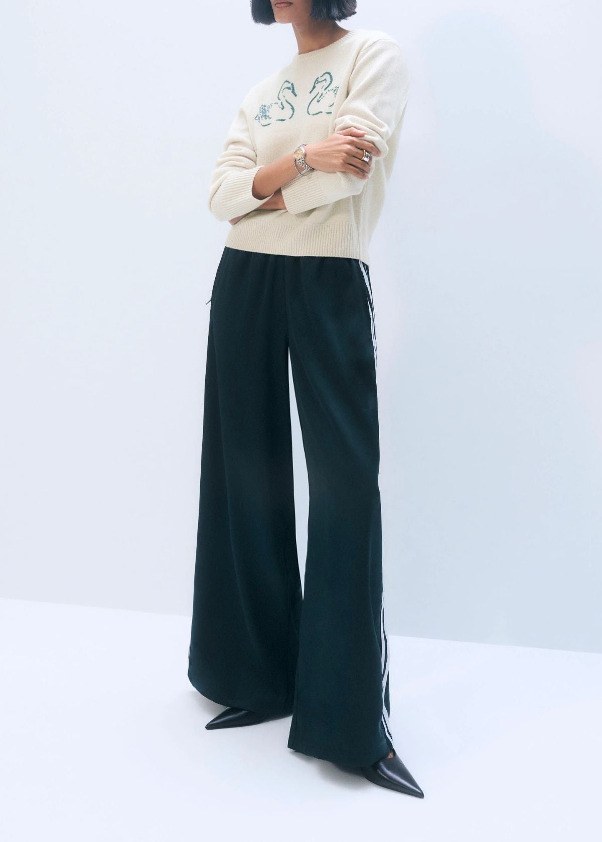 WHITE + WARREN Cashmere Blend Embroidered Swan Sweater - Ivory/Ivy Green