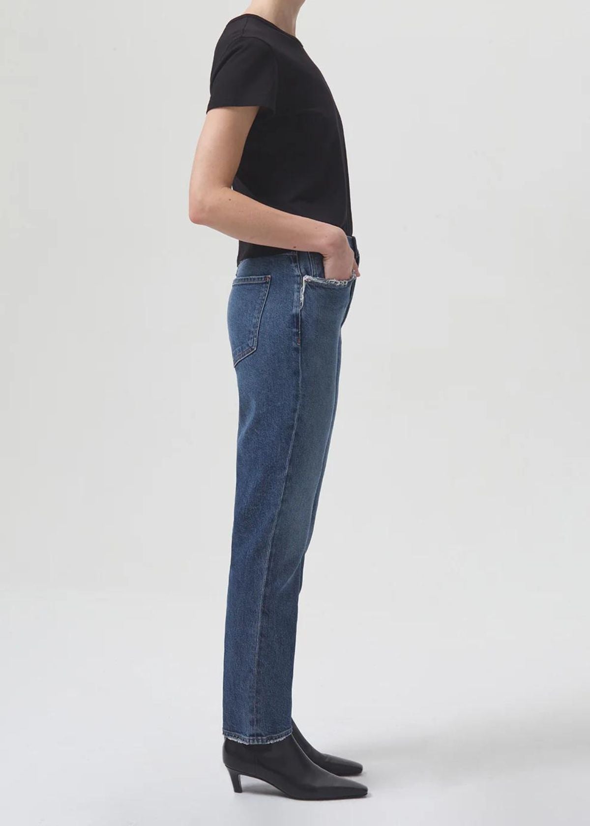 AGOLDE Riley Long High Rise Straight Jean - Pose