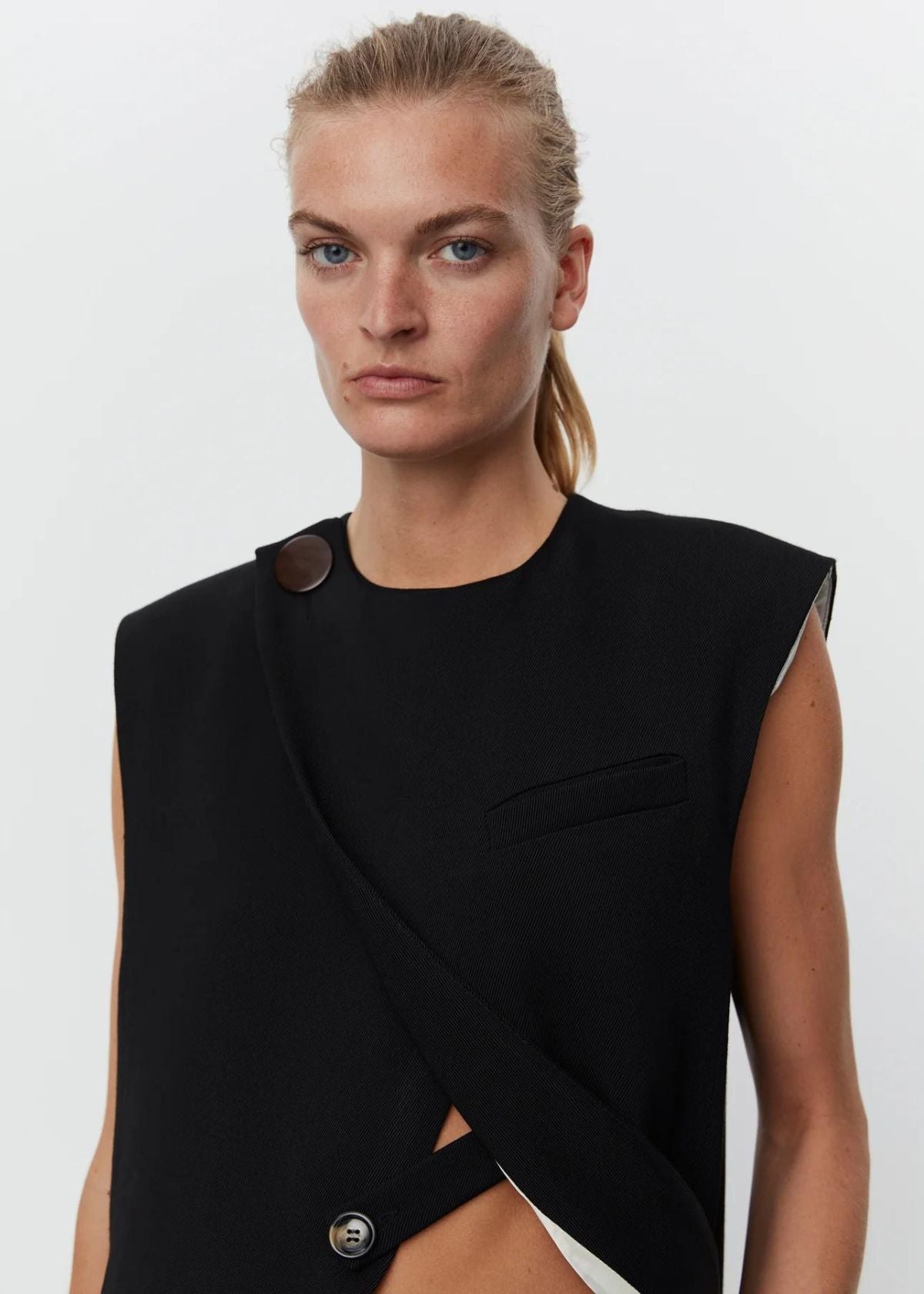 DAY Enid Viscose Twill Vest- Black