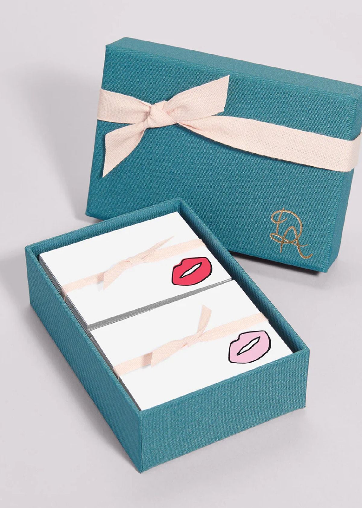 DEAR ANNABELLE Kiss & Tell Place Card Set