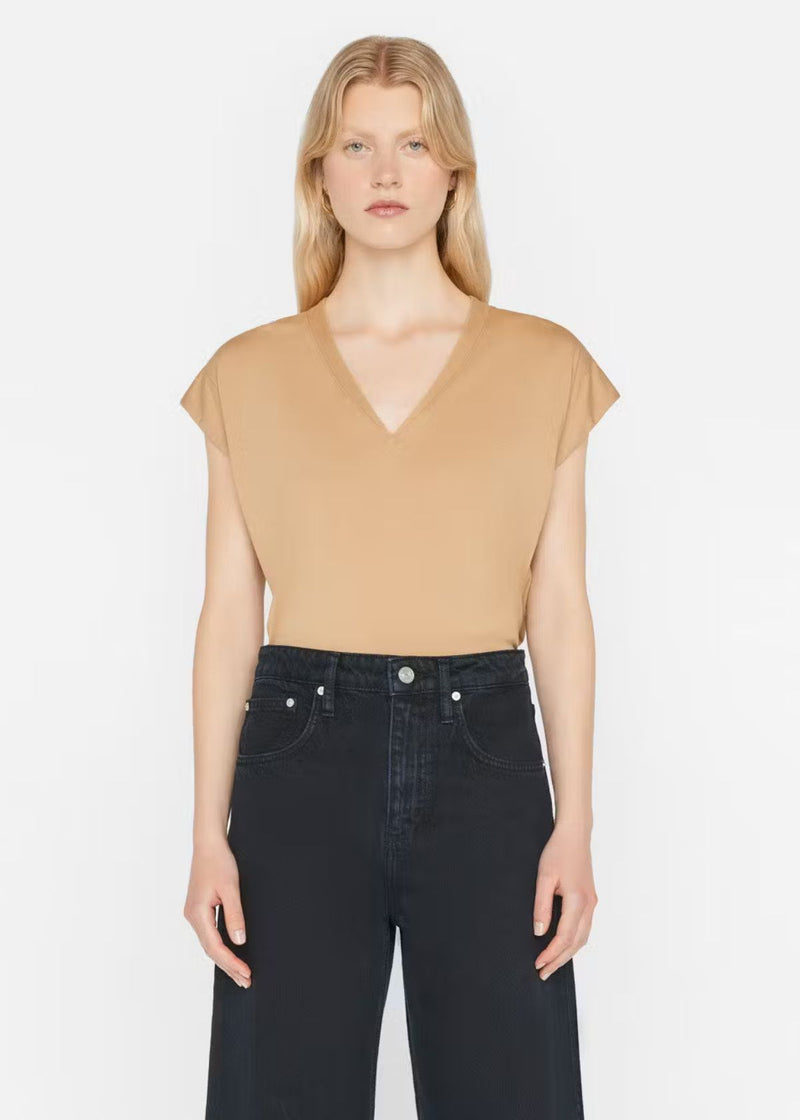 FRAME Le Mid Rise V Tee - Light Camel