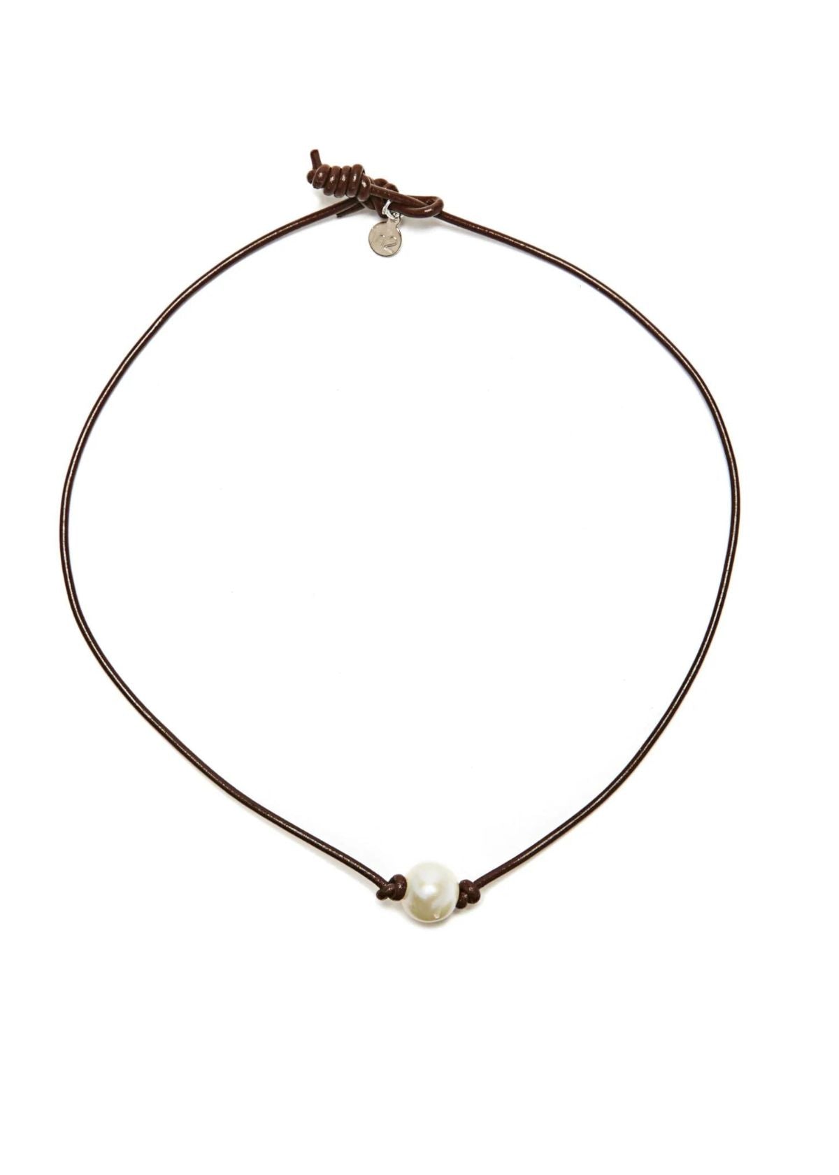 IN 2 DESIGN Victoria Single Pearl Necklace - Chocolate/White