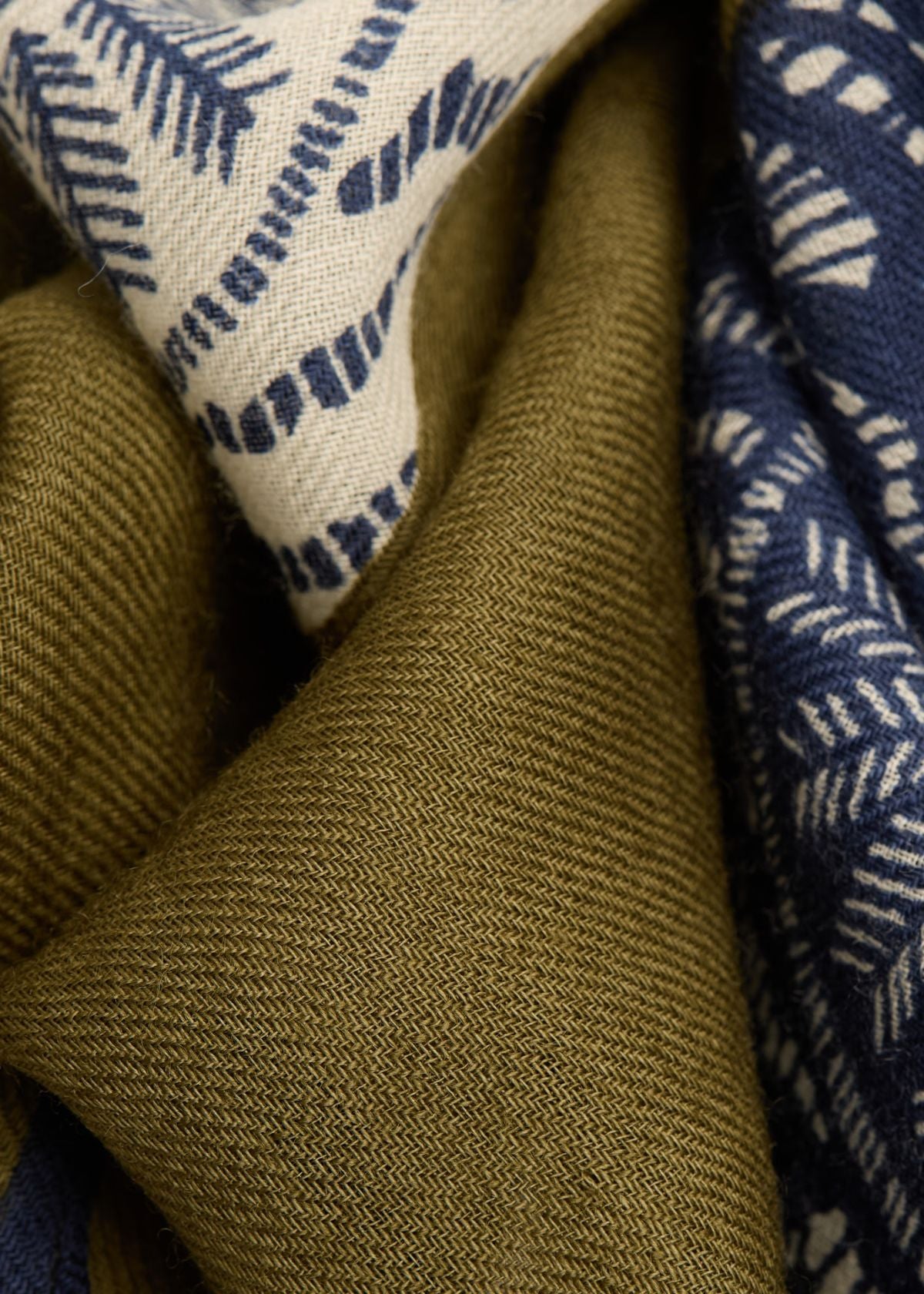 INOUI EDITIONS Chouette 80 Scarf - Khaki