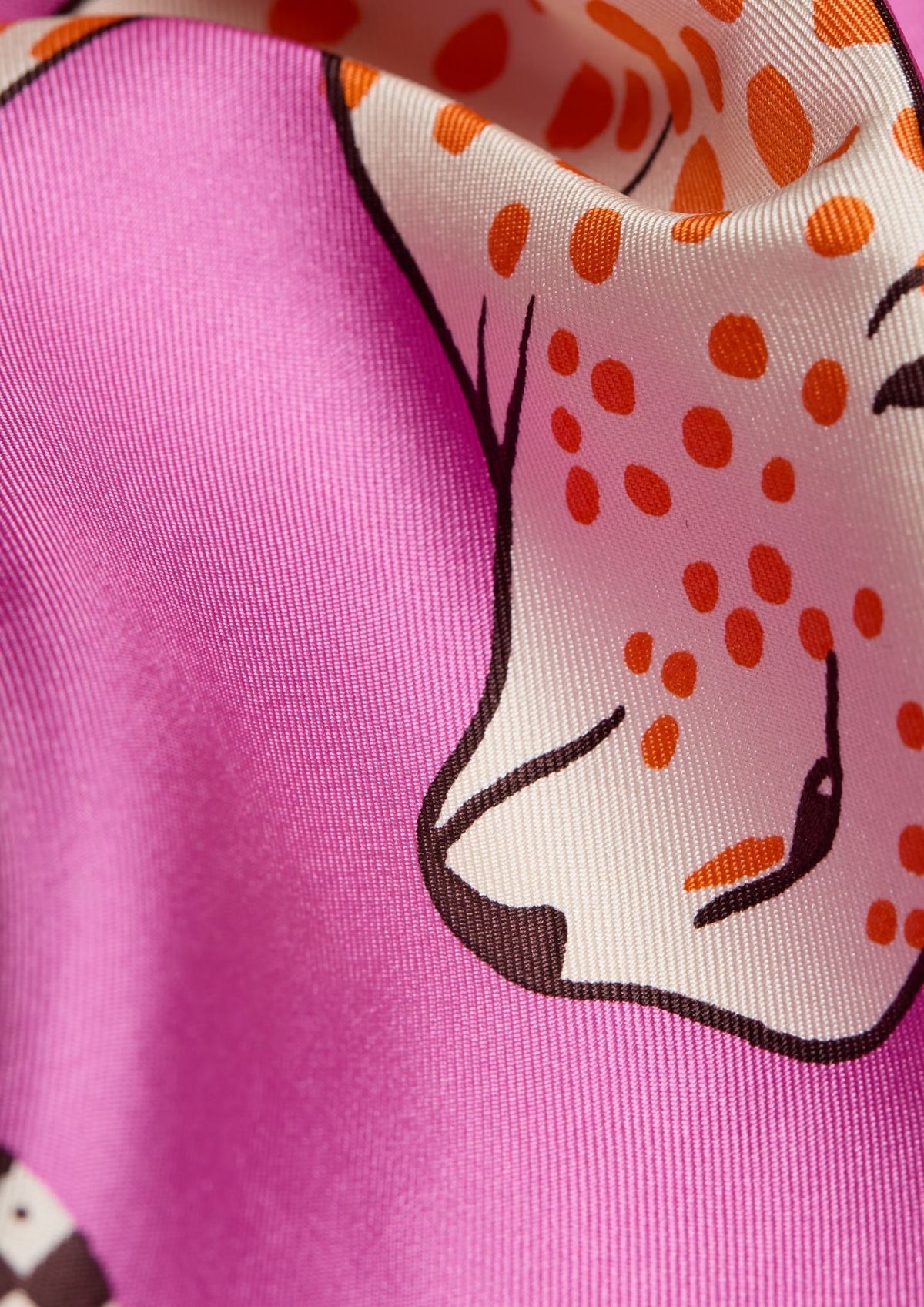 INOUI EDITIONS Collector 55 Square Scarf - Pink