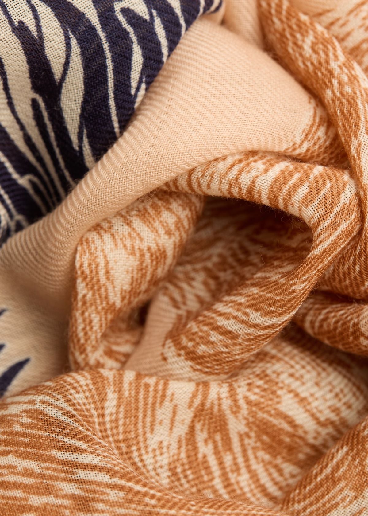 INOUI EDITIONS Toutou 100 Rectangle Scarf - Nude