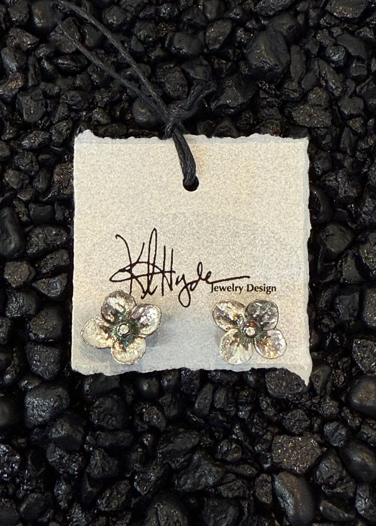 KRISTI HYDE Hydrangea Blossom Stud Earring