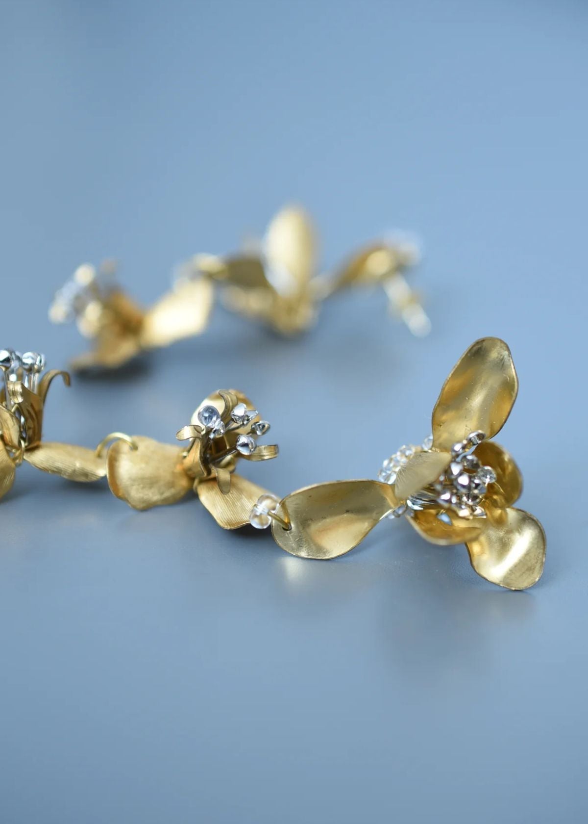 MONSHIRO Iris Long Earring