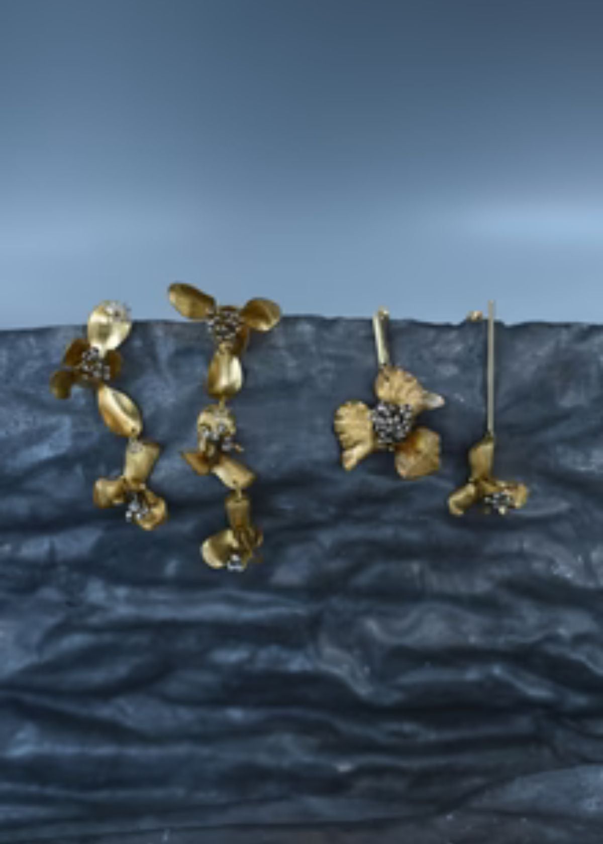 MONSHIRO Iris Long Earring