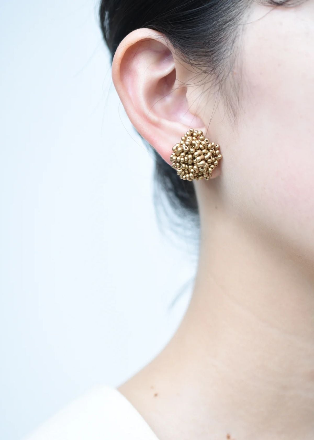 MONSHIRO Dot Petite Earring - Gold