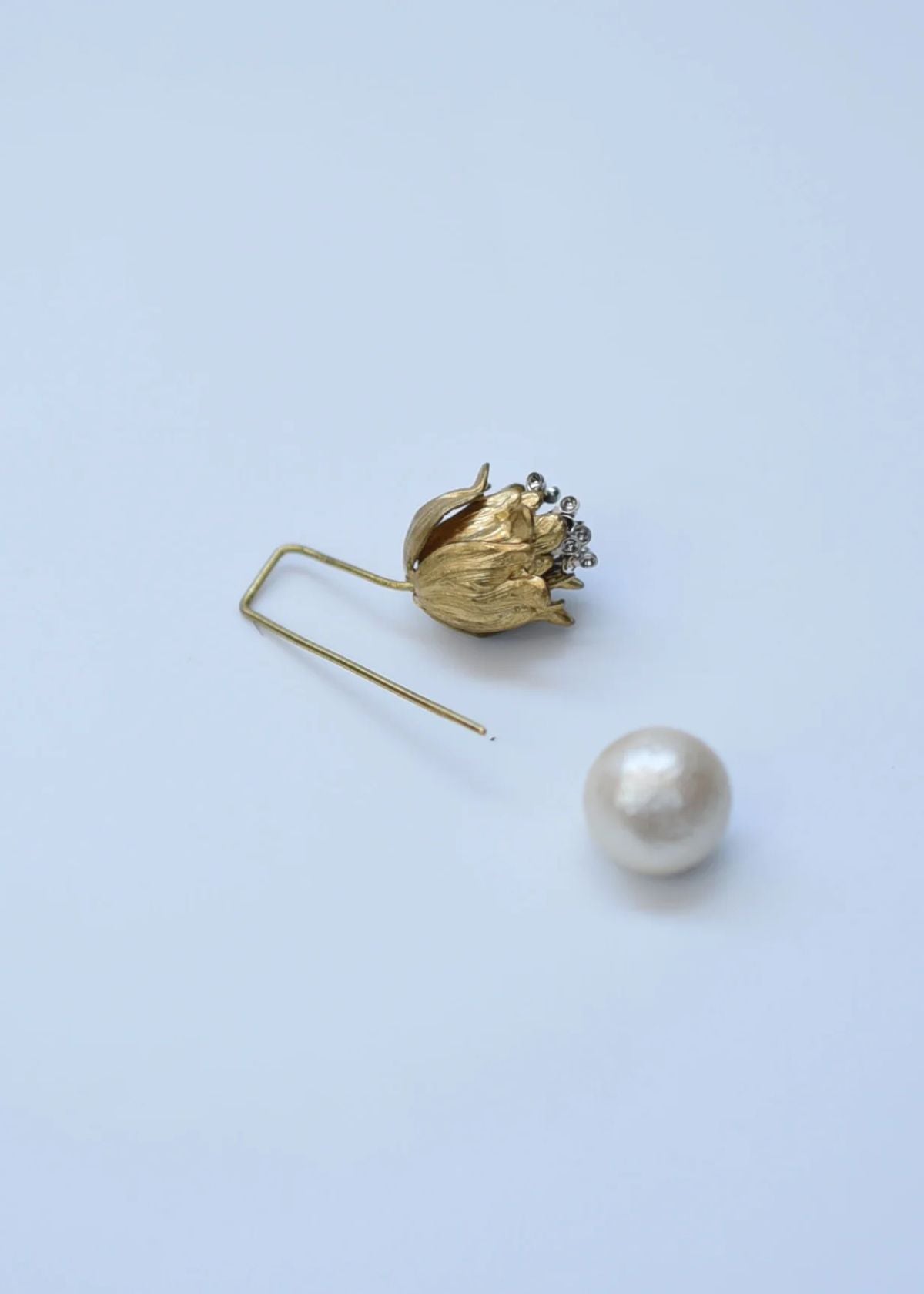 MONSHIRO Angelique Square Hoop Earring