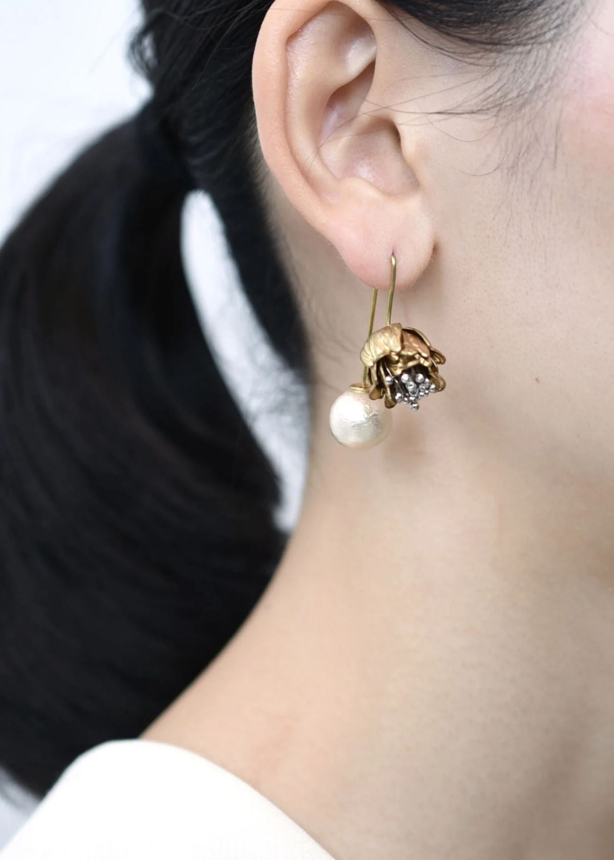 MONSHIRO Angelique Square Hoop Earring