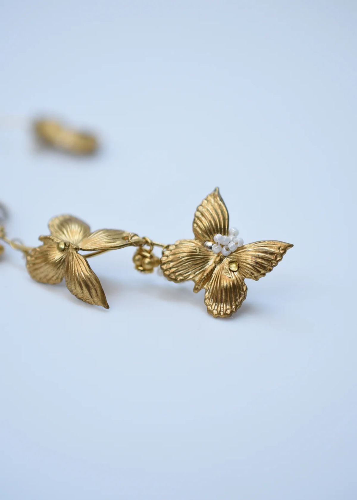 MONSHIRO Butterfly Long Earring