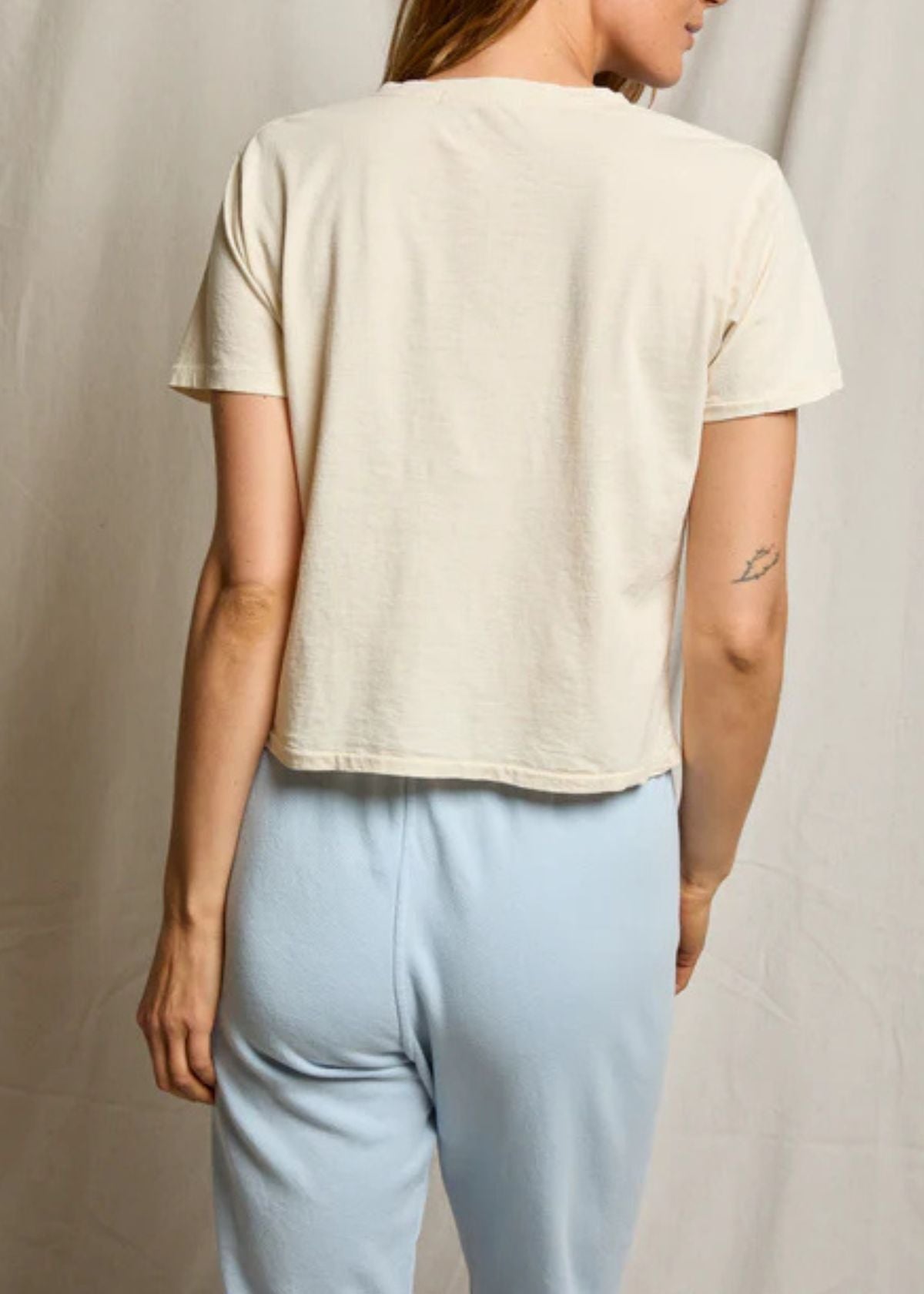 PERFECT WHITE TEE Beckett Cotton V-Neck Tee - Sugar