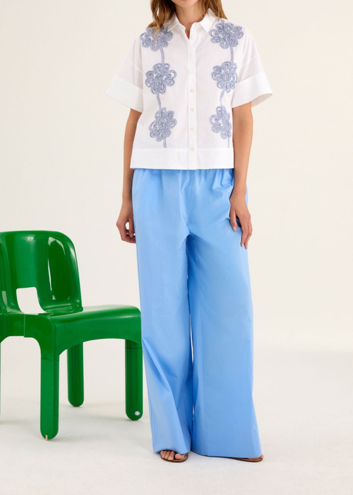 ROSSO 35 Short Sleeve Top with Flower Embroidery - White with Blue