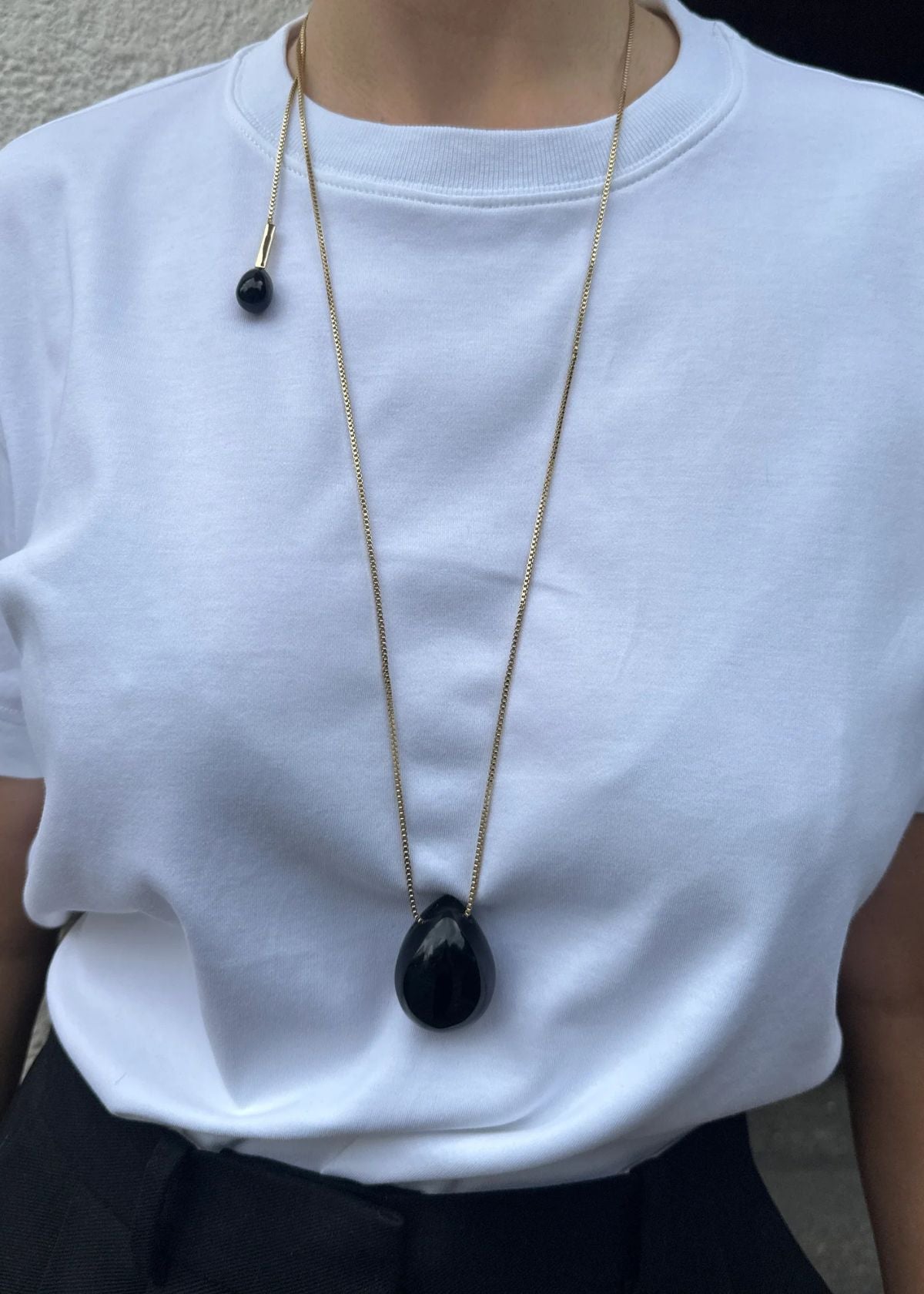 STELLAR WHISPERS Lumi Pendant Necklace - Obsidian Gold