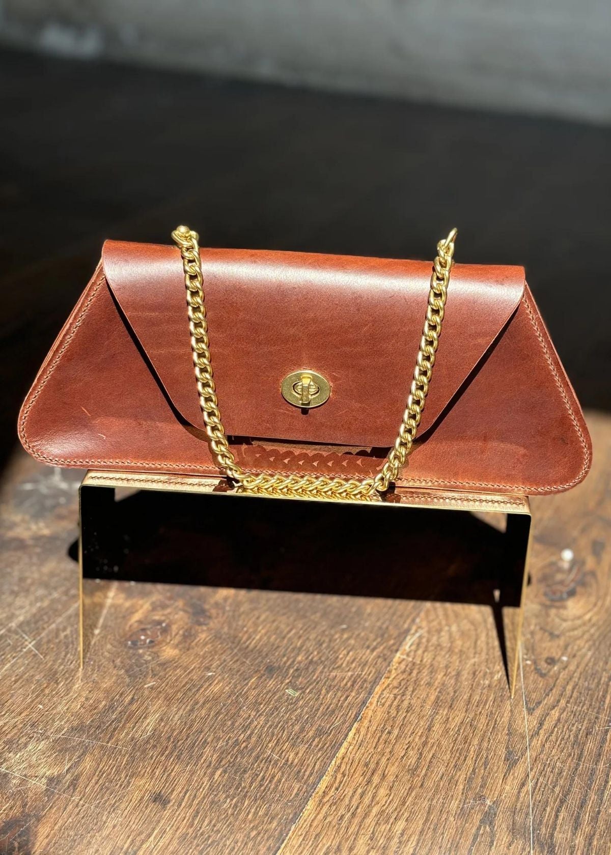 UPTOWN COMMON Trapezio Handbag - Tobacco/Brass