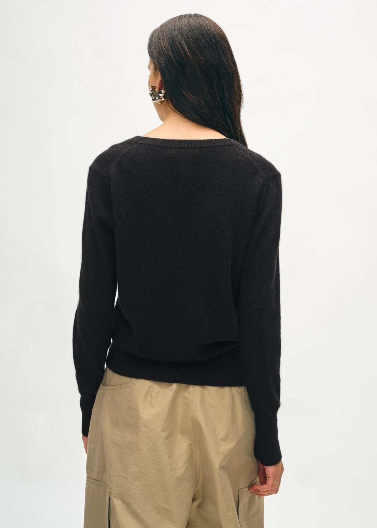 WHITE + WARREN Cashmere V Neck Sweater - Black