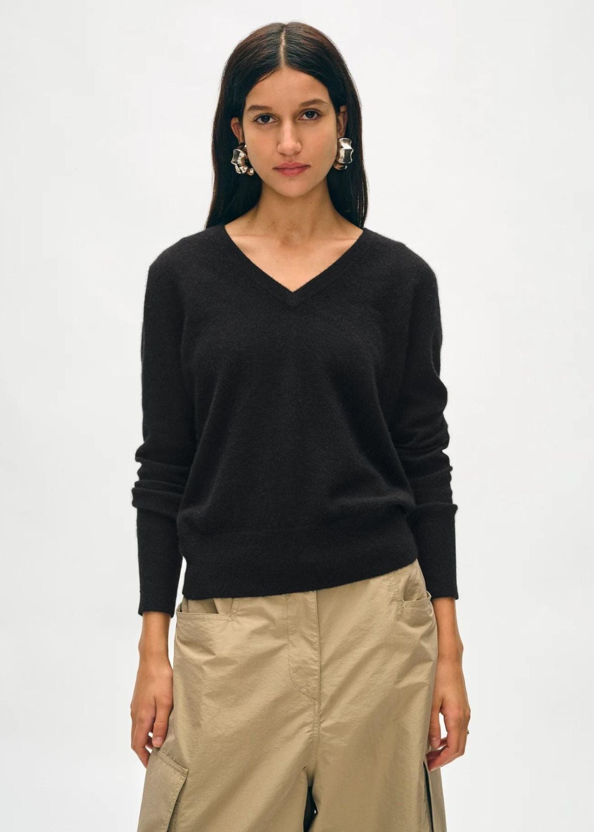 WHITE + WARREN Cashmere V Neck Sweater - Black