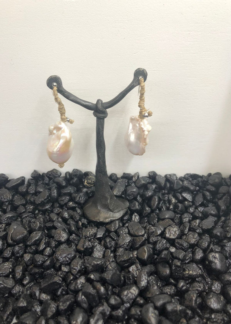 Mela Baroque Pearl Earring
