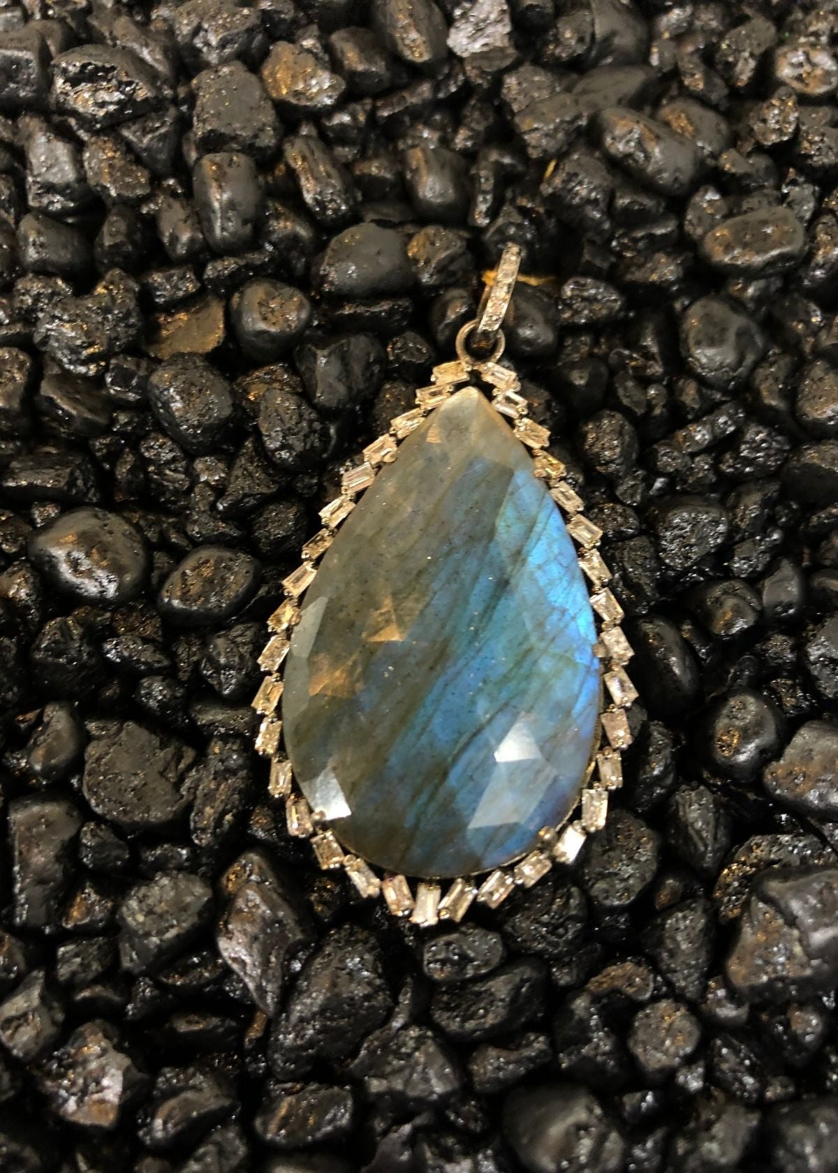 SHALLA WISTA Labradorite Teardrop Pendant